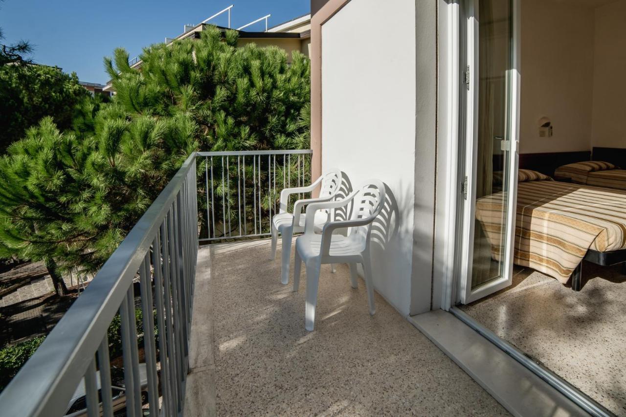 Hotel Sayonara Milano Marittima Kültér fotó