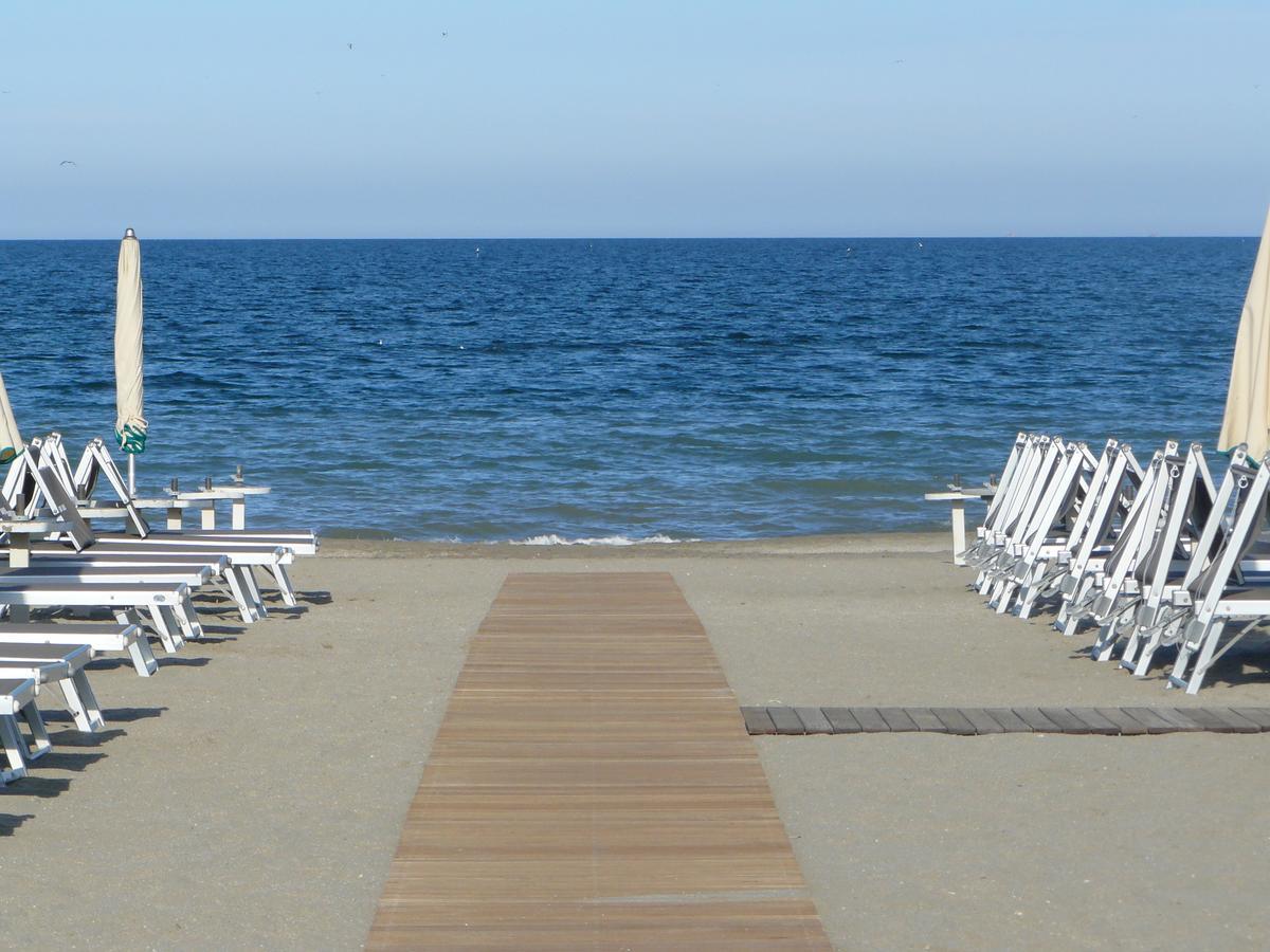 Hotel Sayonara Milano Marittima Kültér fotó