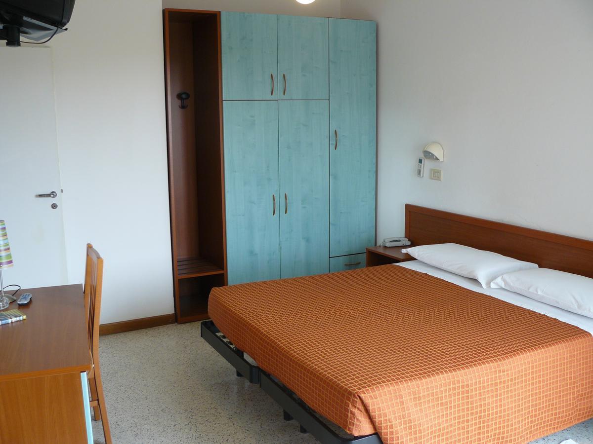 Hotel Sayonara Milano Marittima Kültér fotó