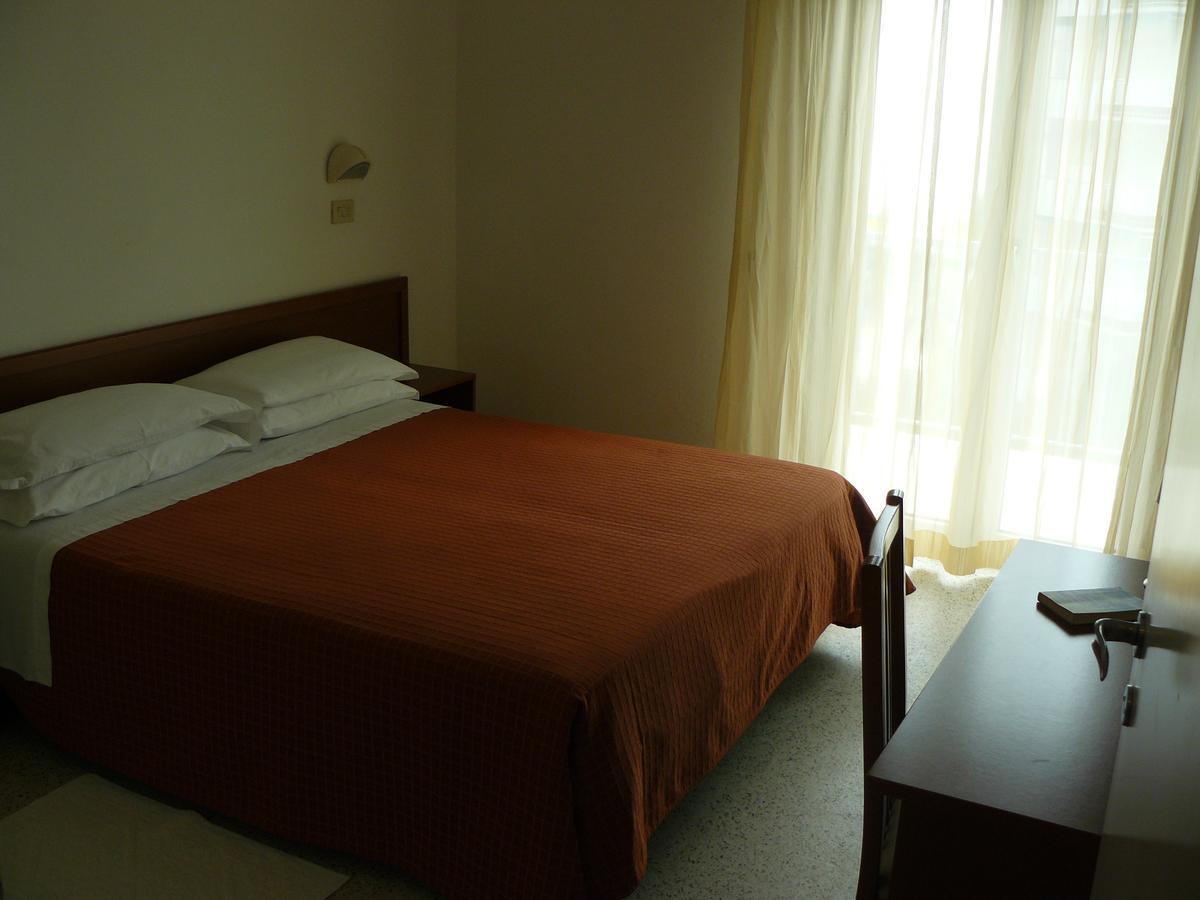 Hotel Sayonara Milano Marittima Kültér fotó