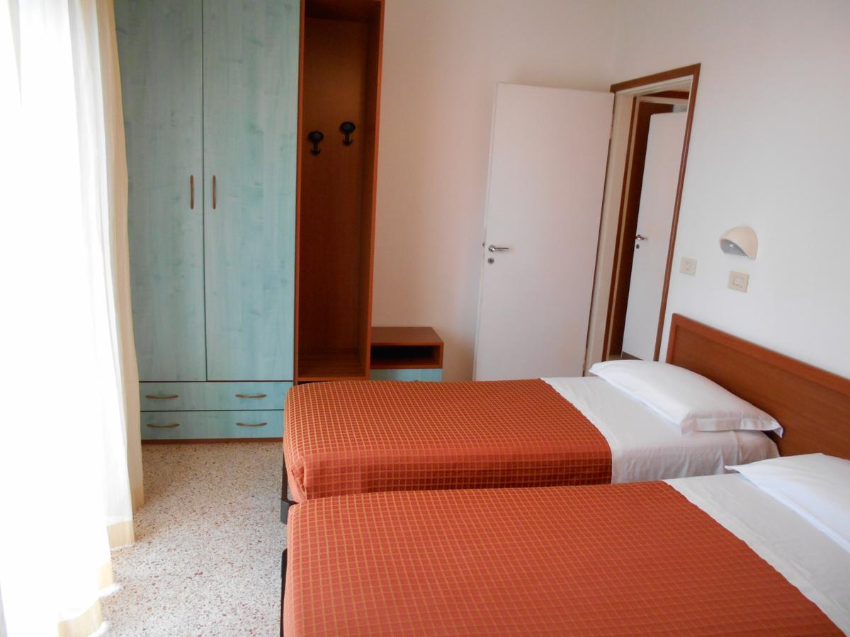Hotel Sayonara Milano Marittima Kültér fotó