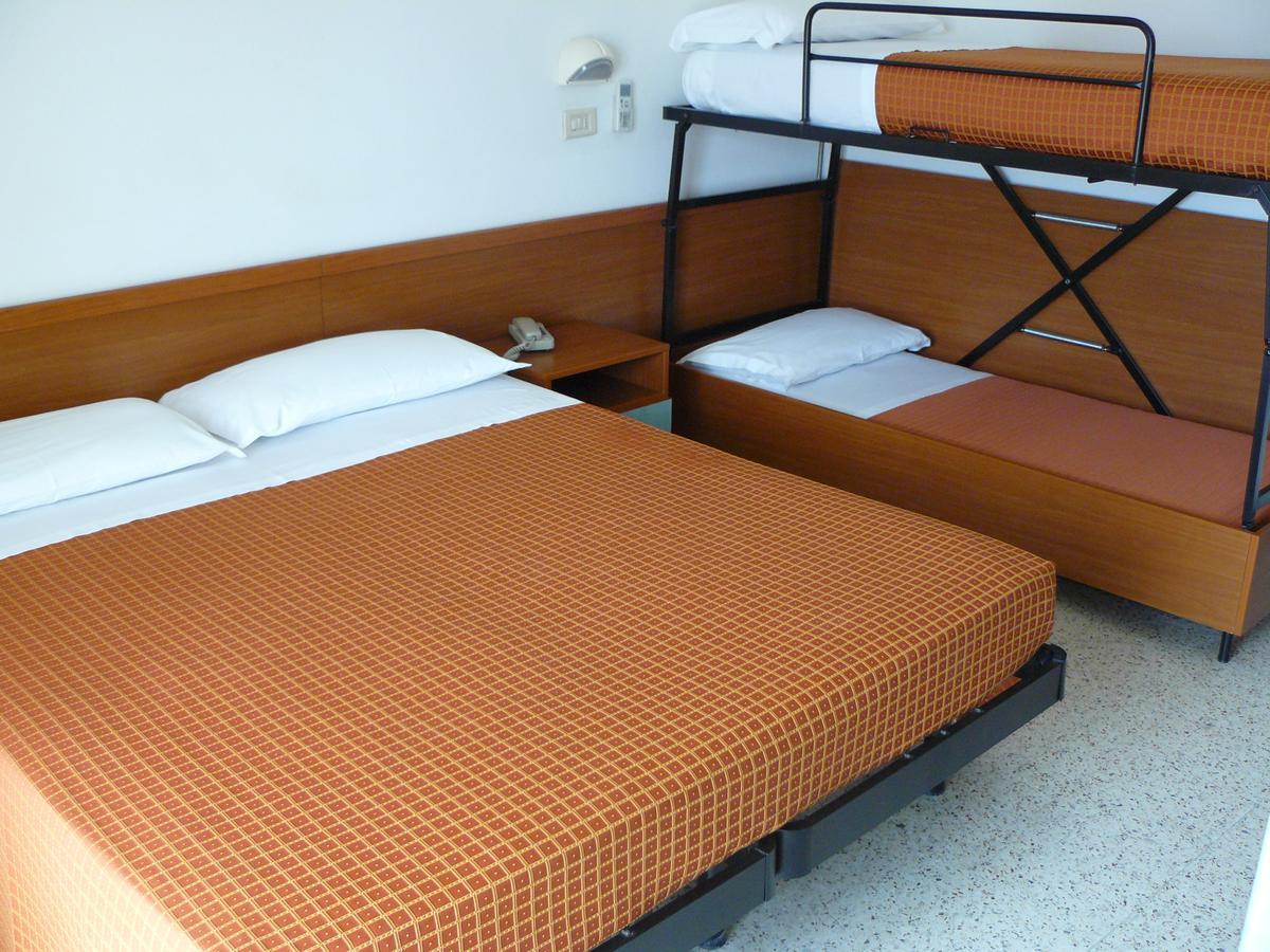 Hotel Sayonara Milano Marittima Kültér fotó
