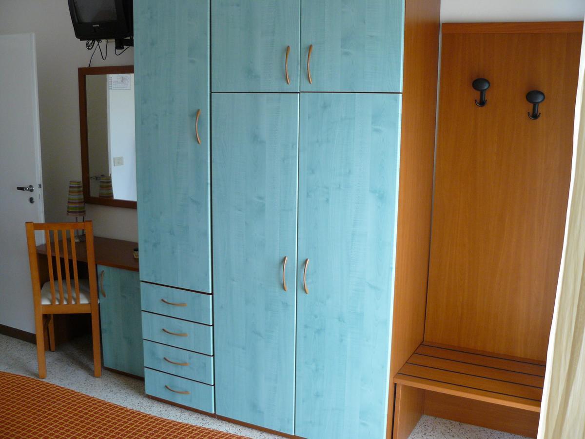 Hotel Sayonara Milano Marittima Kültér fotó