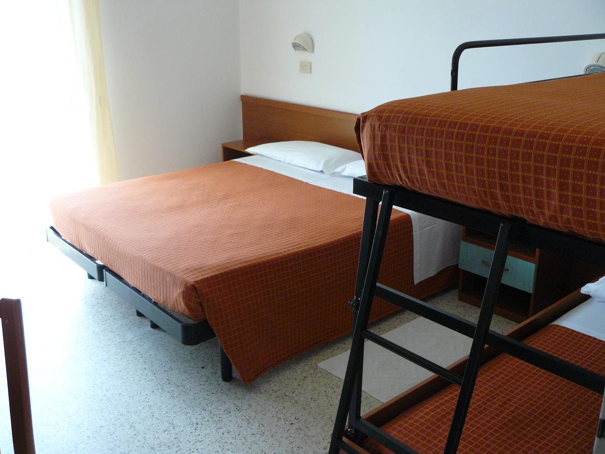 Hotel Sayonara Milano Marittima Kültér fotó