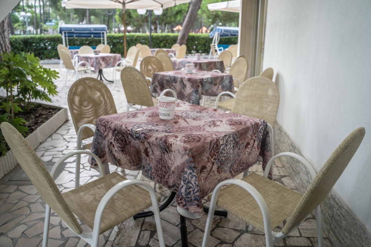 Hotel Sayonara Milano Marittima Kültér fotó