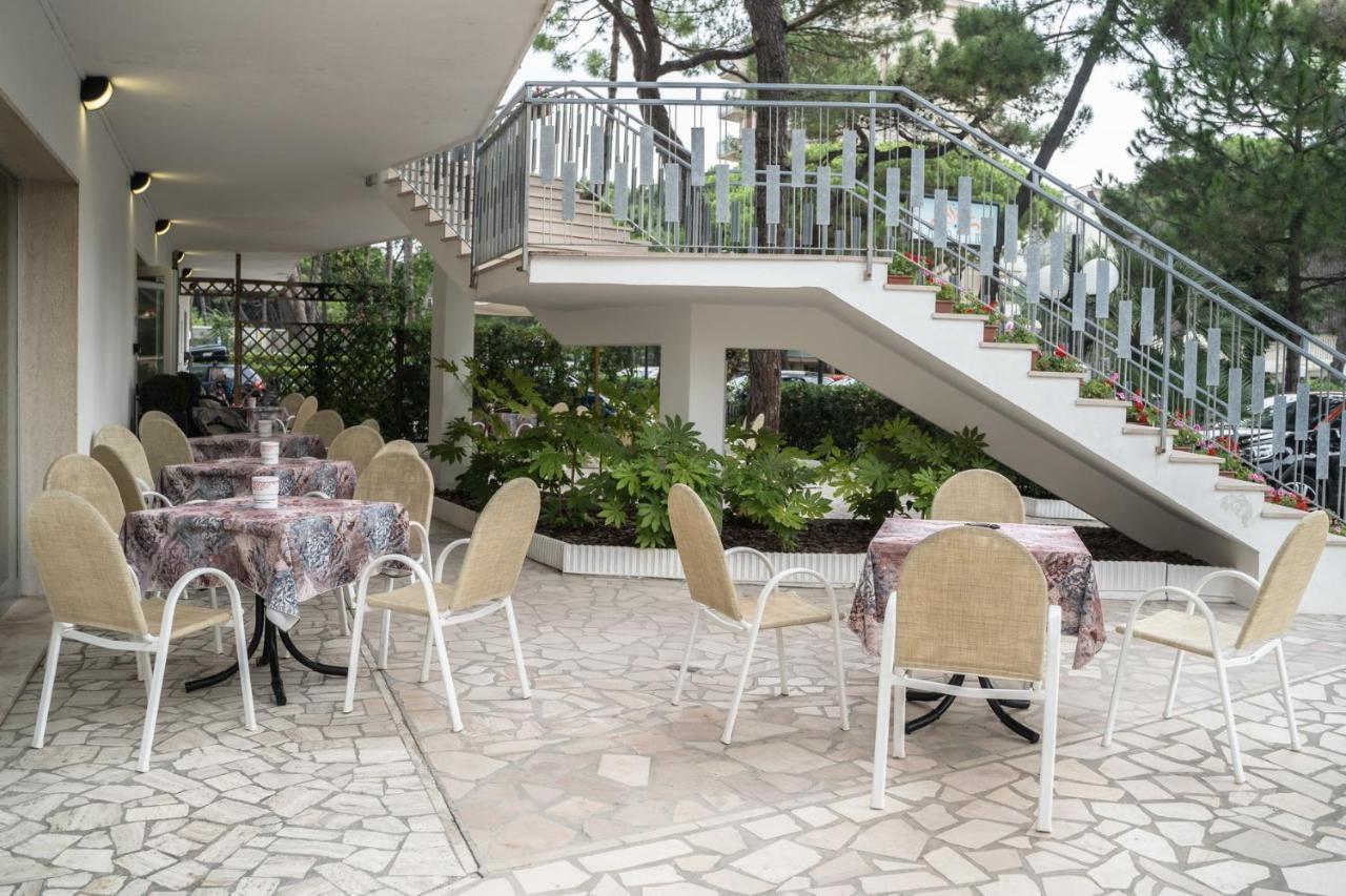 Hotel Sayonara Milano Marittima Kültér fotó