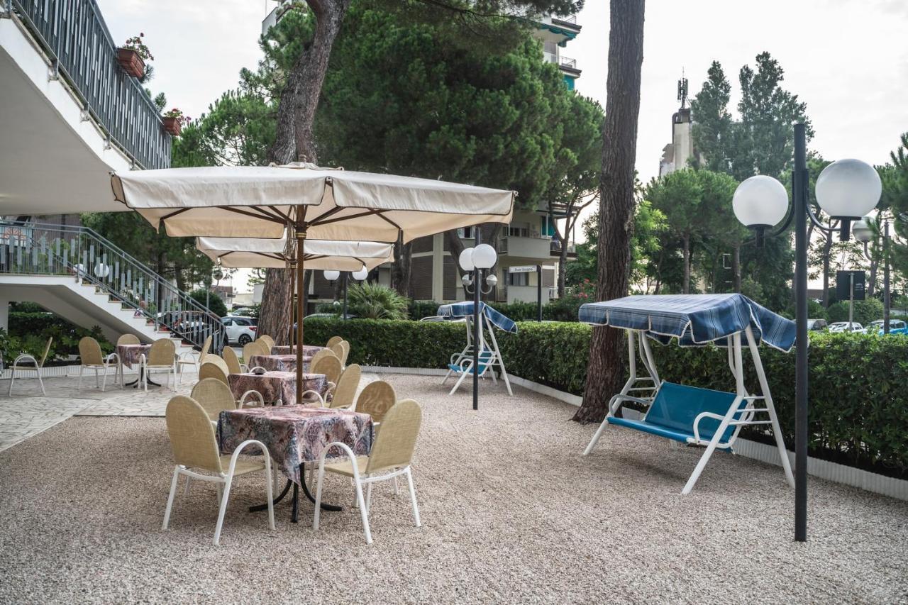Hotel Sayonara Milano Marittima Kültér fotó