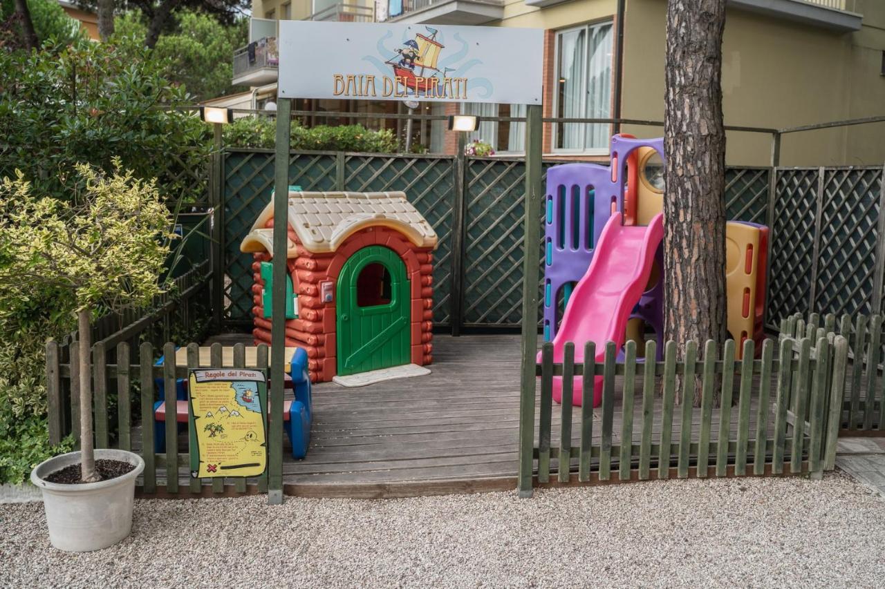 Hotel Sayonara Milano Marittima Kültér fotó