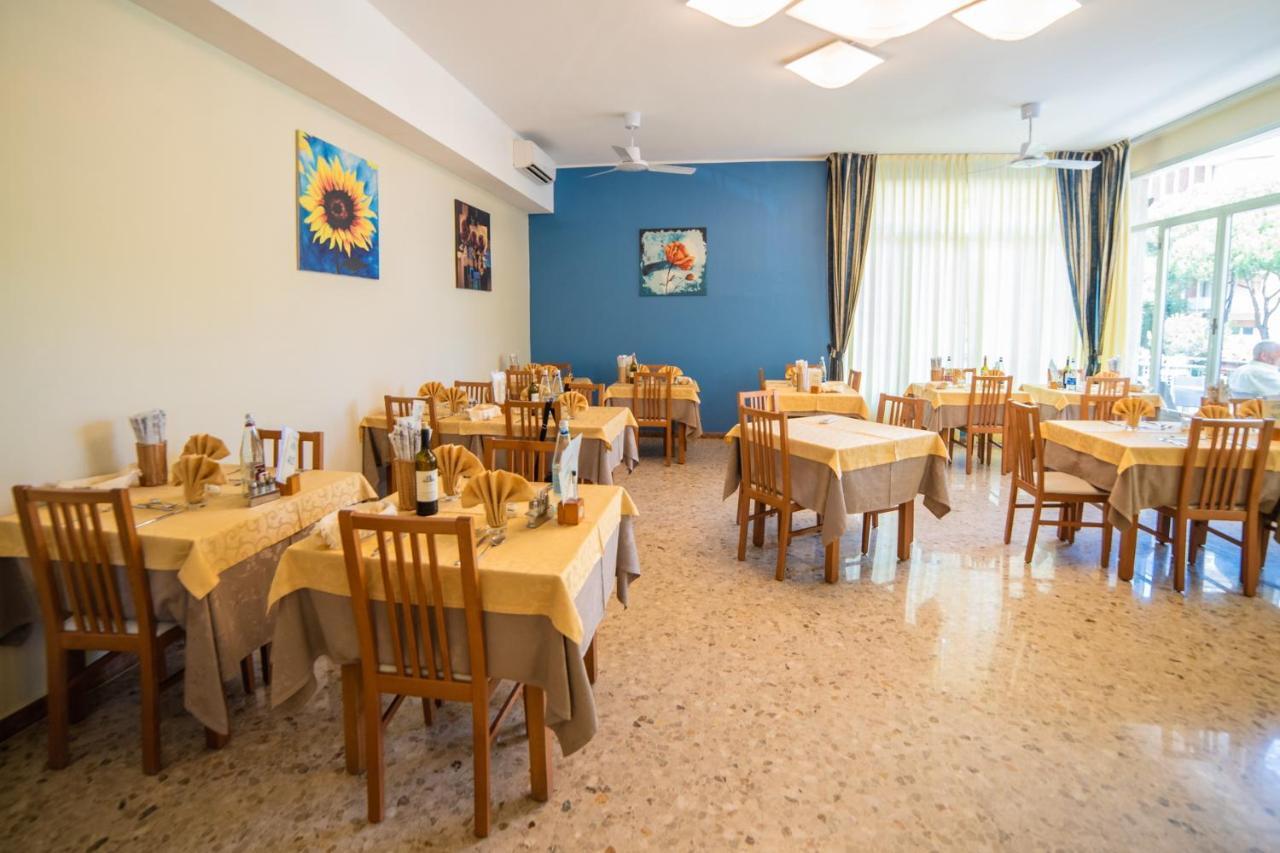 Hotel Sayonara Milano Marittima Kültér fotó