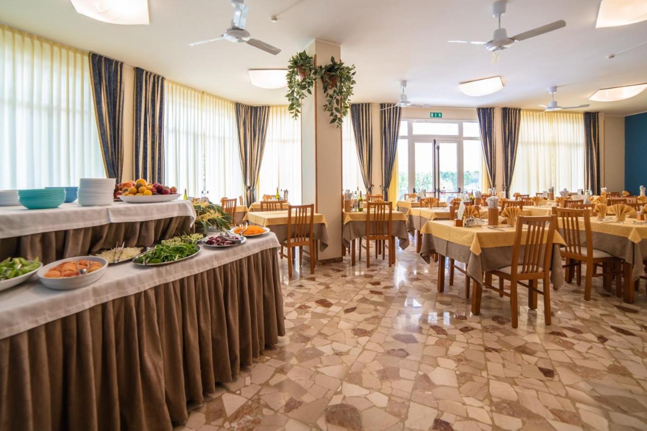 Hotel Sayonara Milano Marittima Kültér fotó