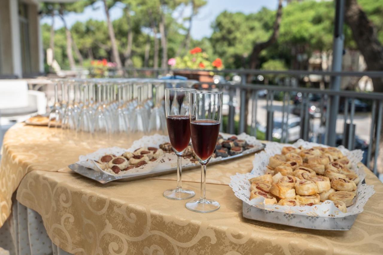 Hotel Sayonara Milano Marittima Kültér fotó