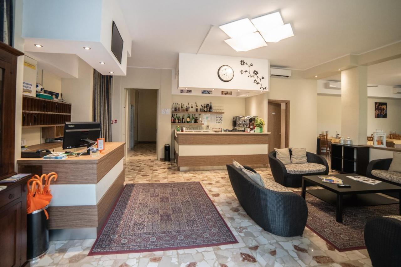 Hotel Sayonara Milano Marittima Kültér fotó