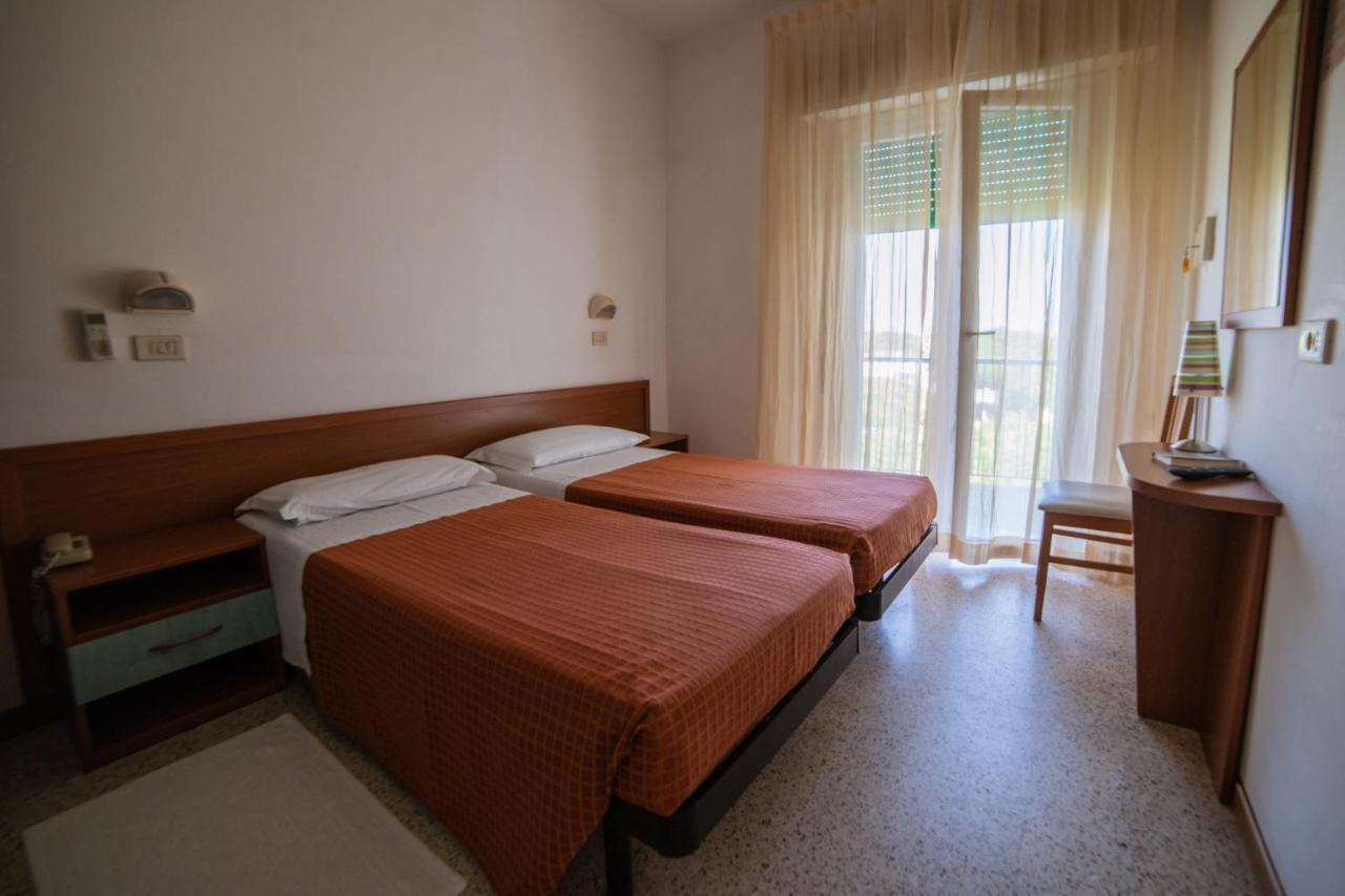 Hotel Sayonara Milano Marittima Kültér fotó