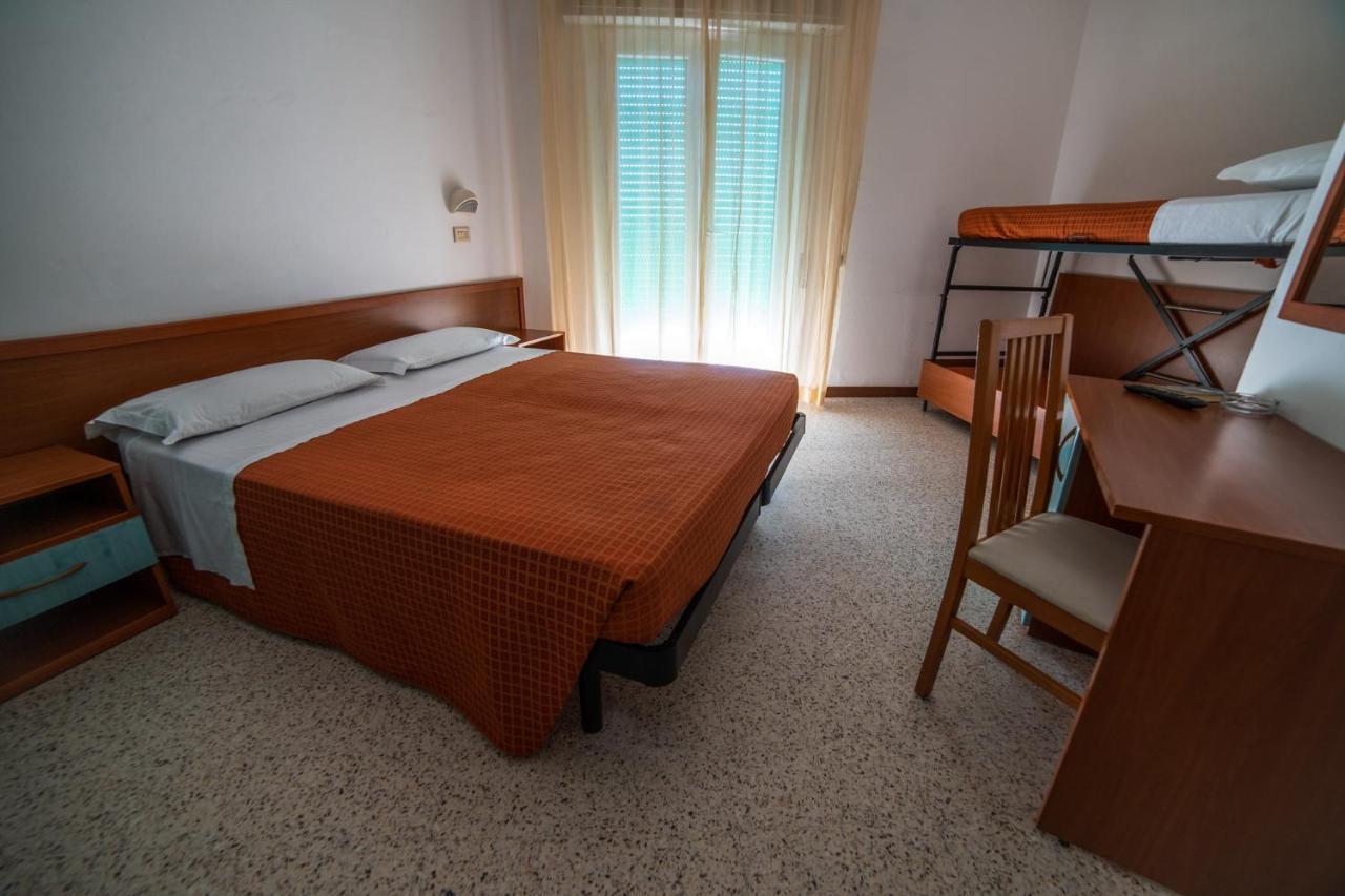 Hotel Sayonara Milano Marittima Kültér fotó