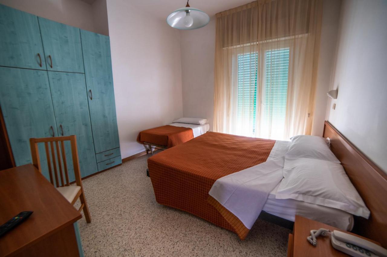Hotel Sayonara Milano Marittima Kültér fotó