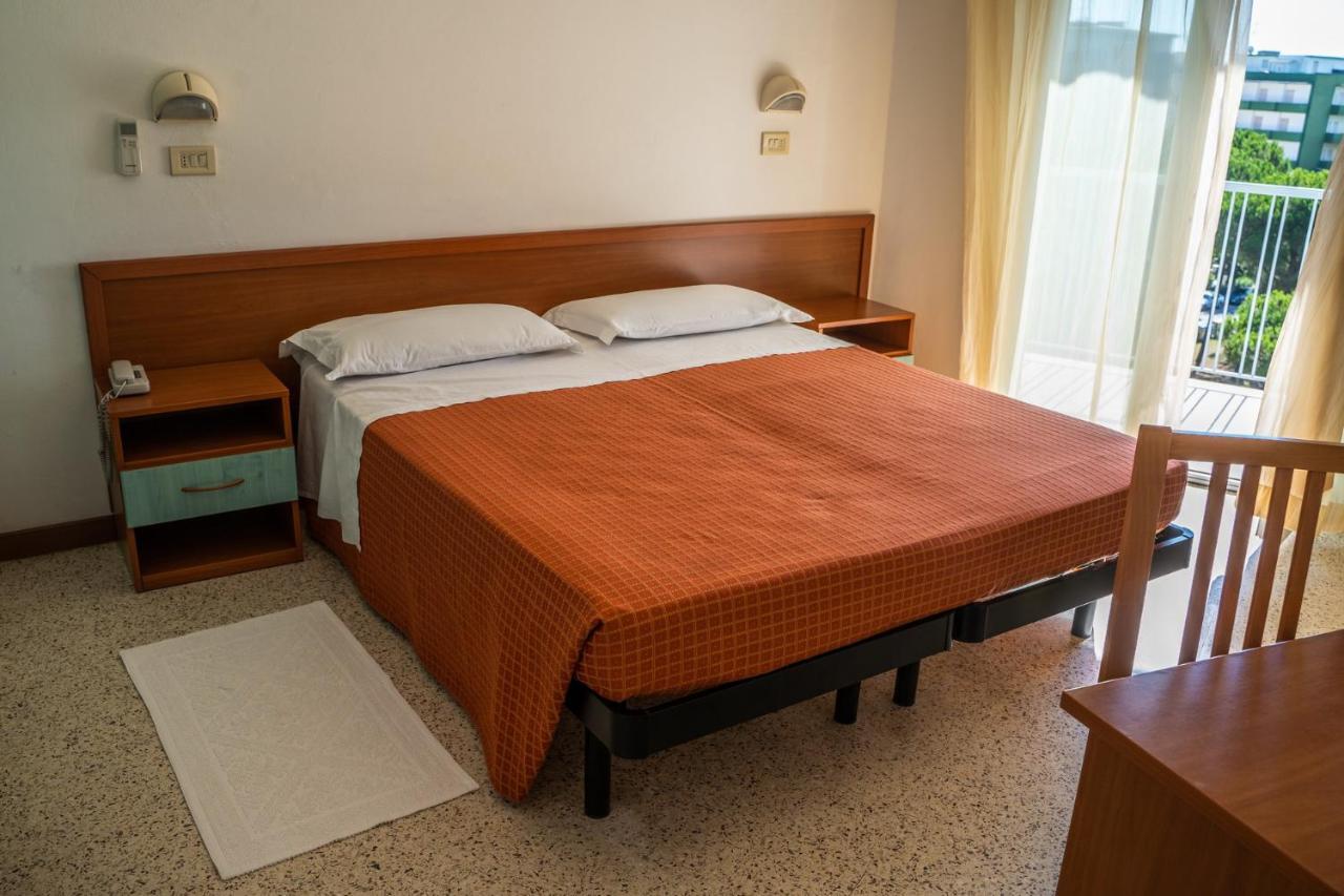 Hotel Sayonara Milano Marittima Kültér fotó