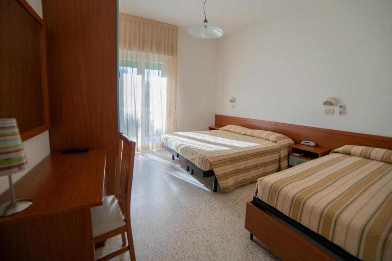 Hotel Sayonara Milano Marittima Kültér fotó