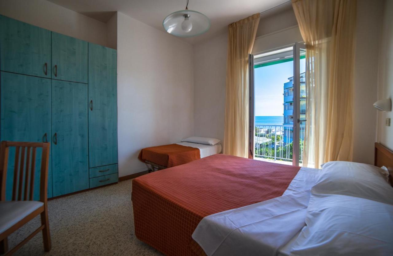 Hotel Sayonara Milano Marittima Kültér fotó