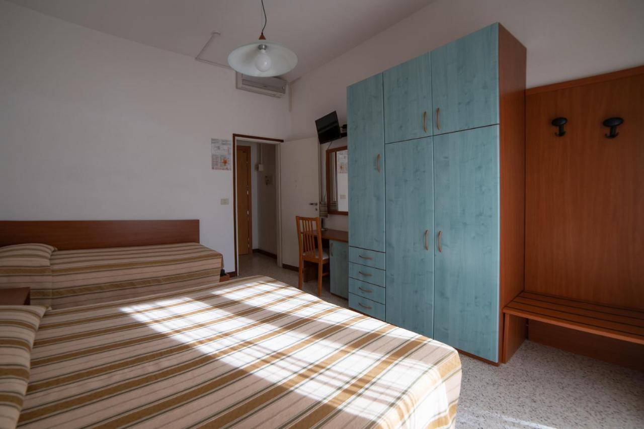 Hotel Sayonara Milano Marittima Kültér fotó