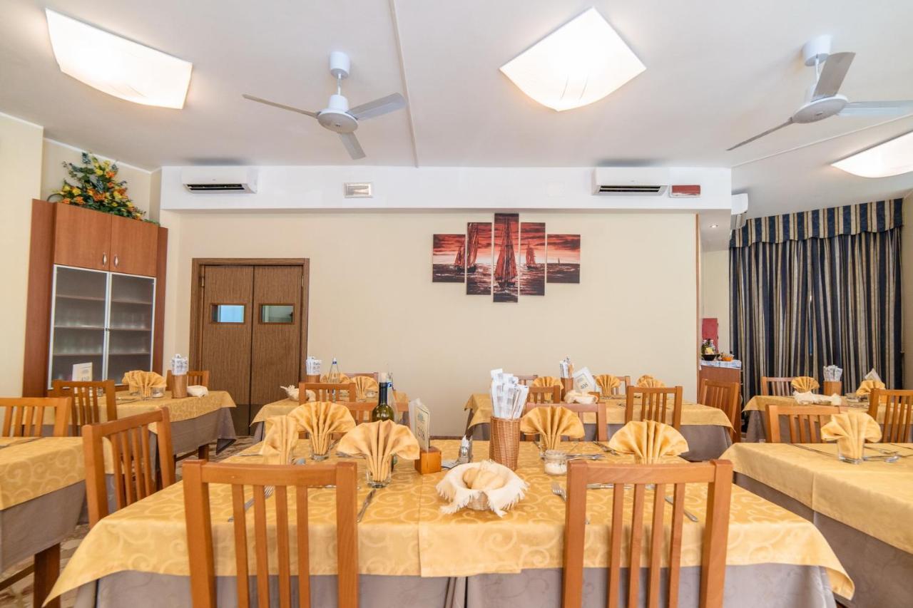 Hotel Sayonara Milano Marittima Kültér fotó