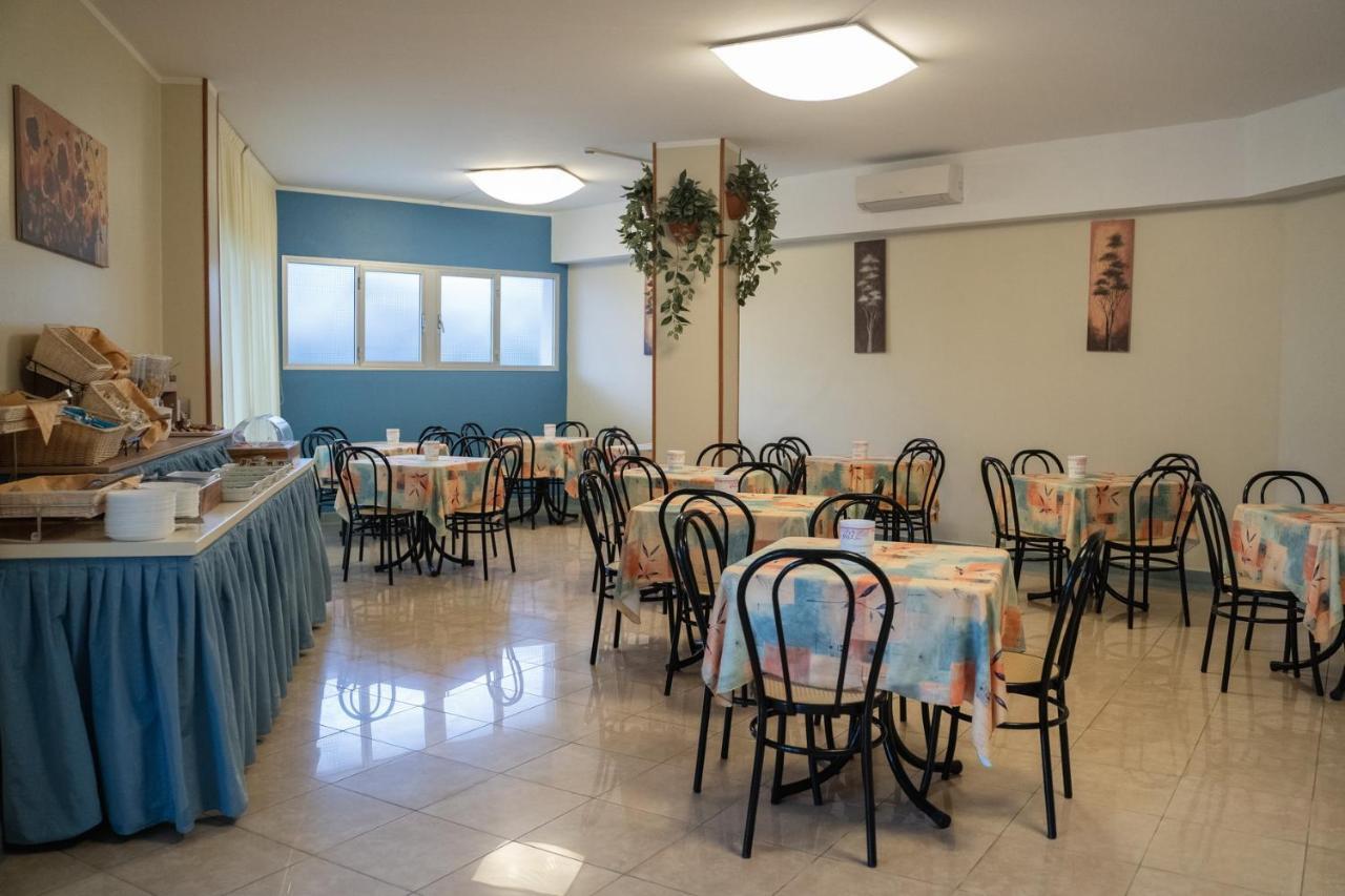 Hotel Sayonara Milano Marittima Kültér fotó