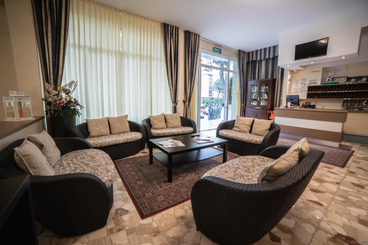 Hotel Sayonara Milano Marittima Kültér fotó