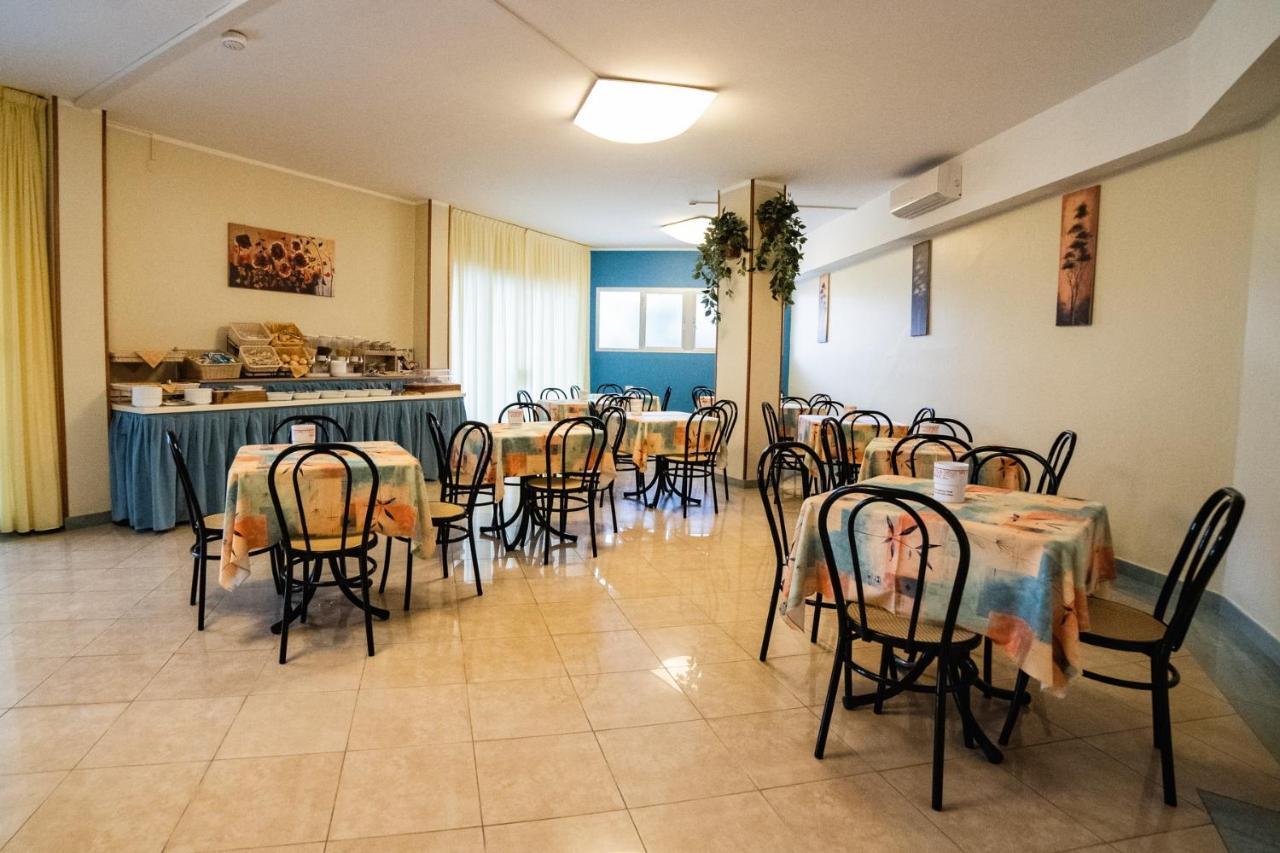 Hotel Sayonara Milano Marittima Kültér fotó