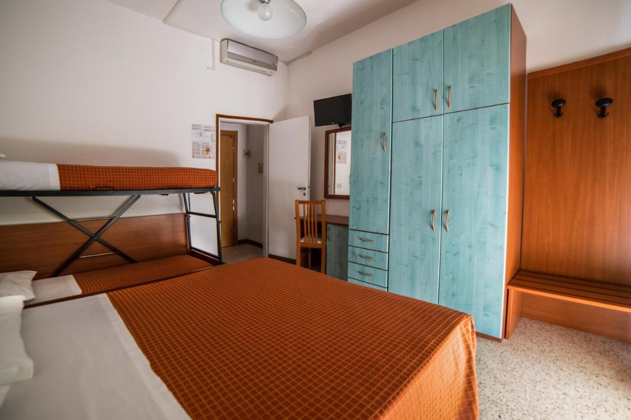 Hotel Sayonara Milano Marittima Kültér fotó