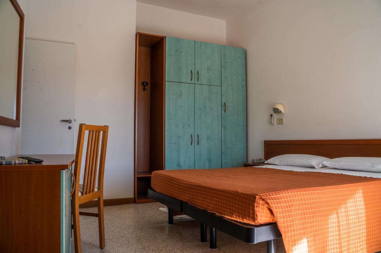 Hotel Sayonara Milano Marittima Kültér fotó