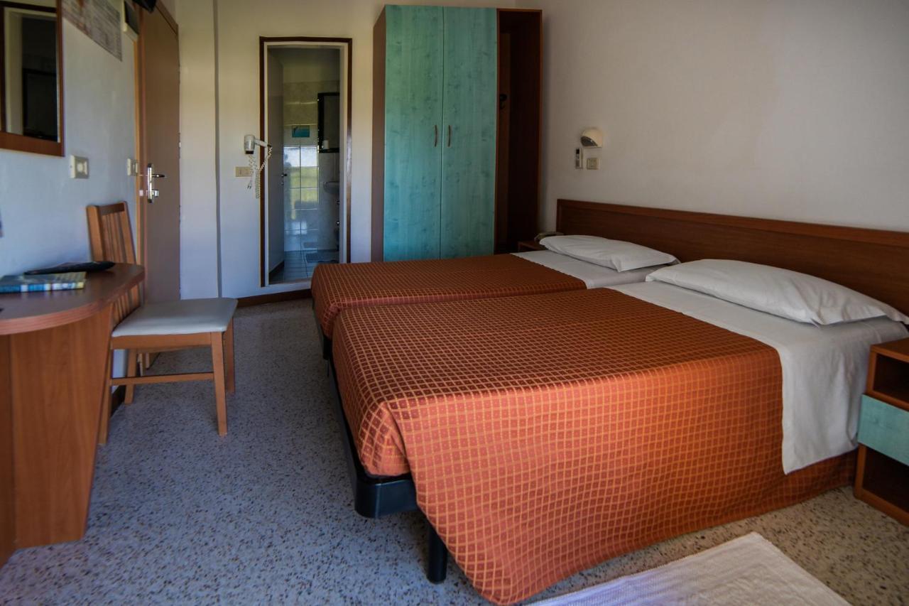 Hotel Sayonara Milano Marittima Kültér fotó