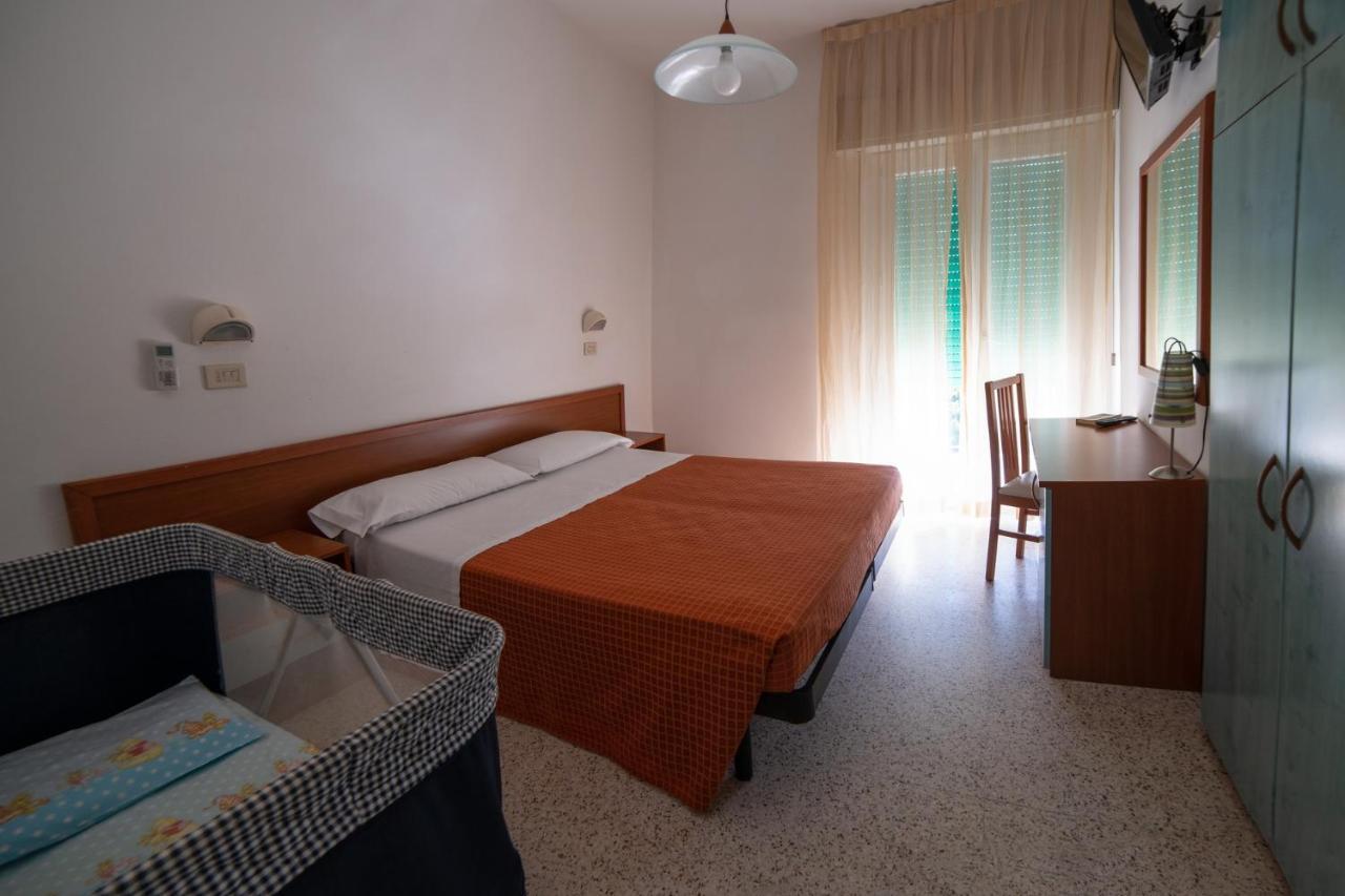 Hotel Sayonara Milano Marittima Kültér fotó