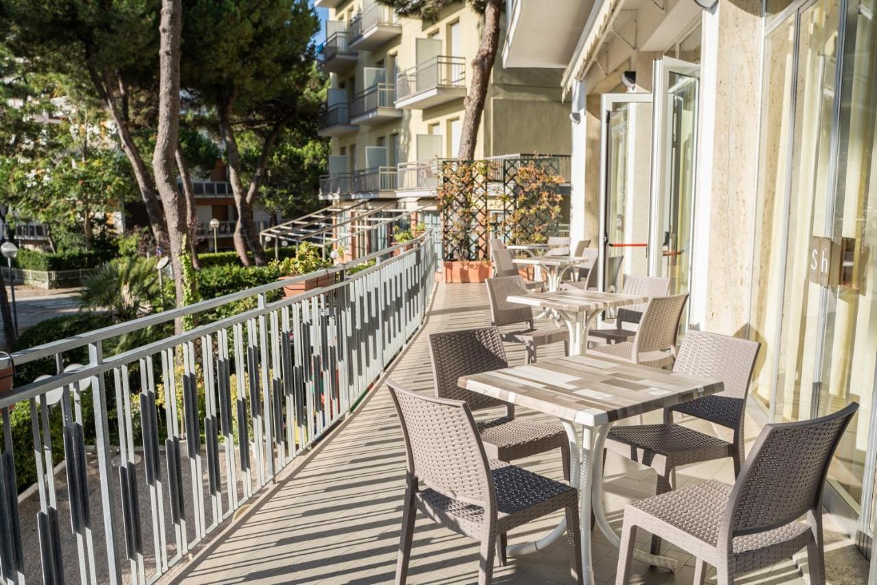 Hotel Sayonara Milano Marittima Kültér fotó