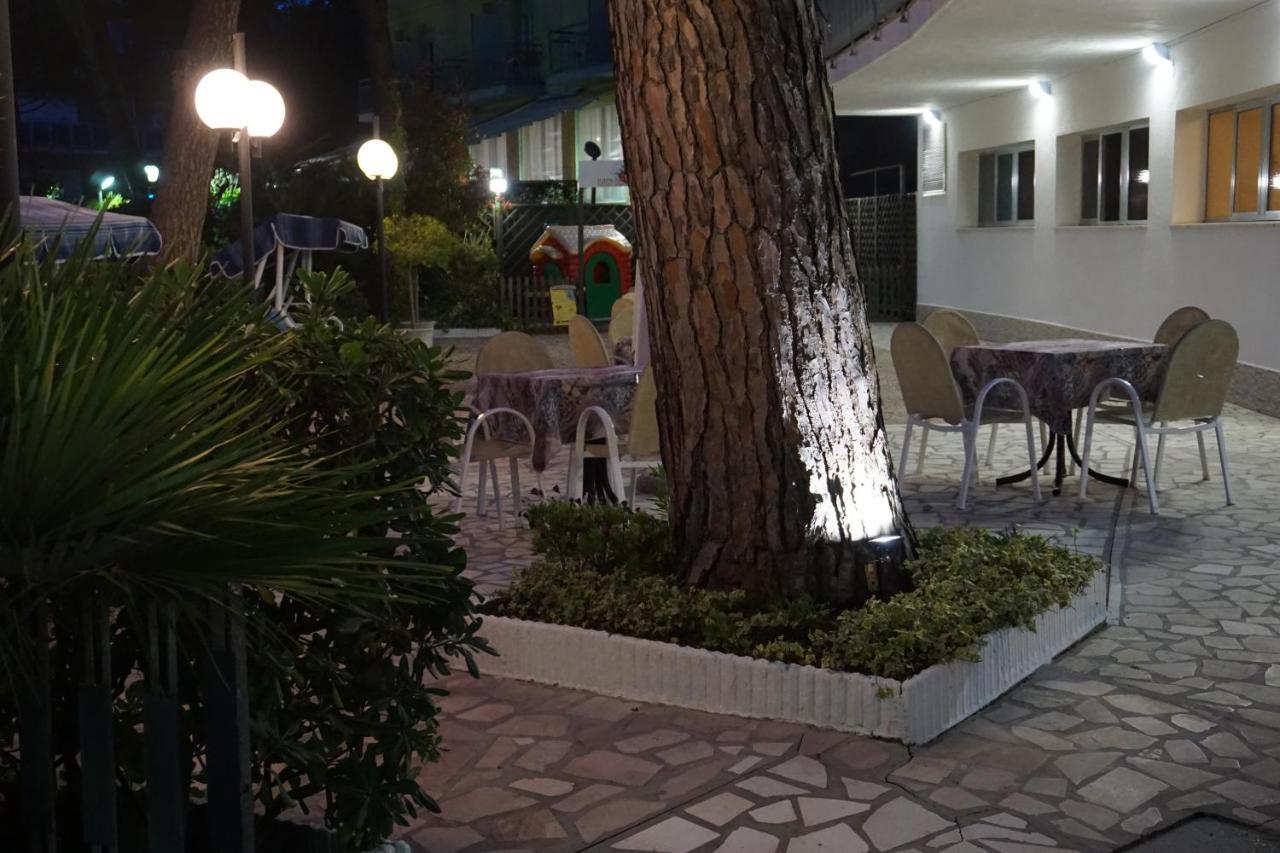 Hotel Sayonara Milano Marittima Kültér fotó