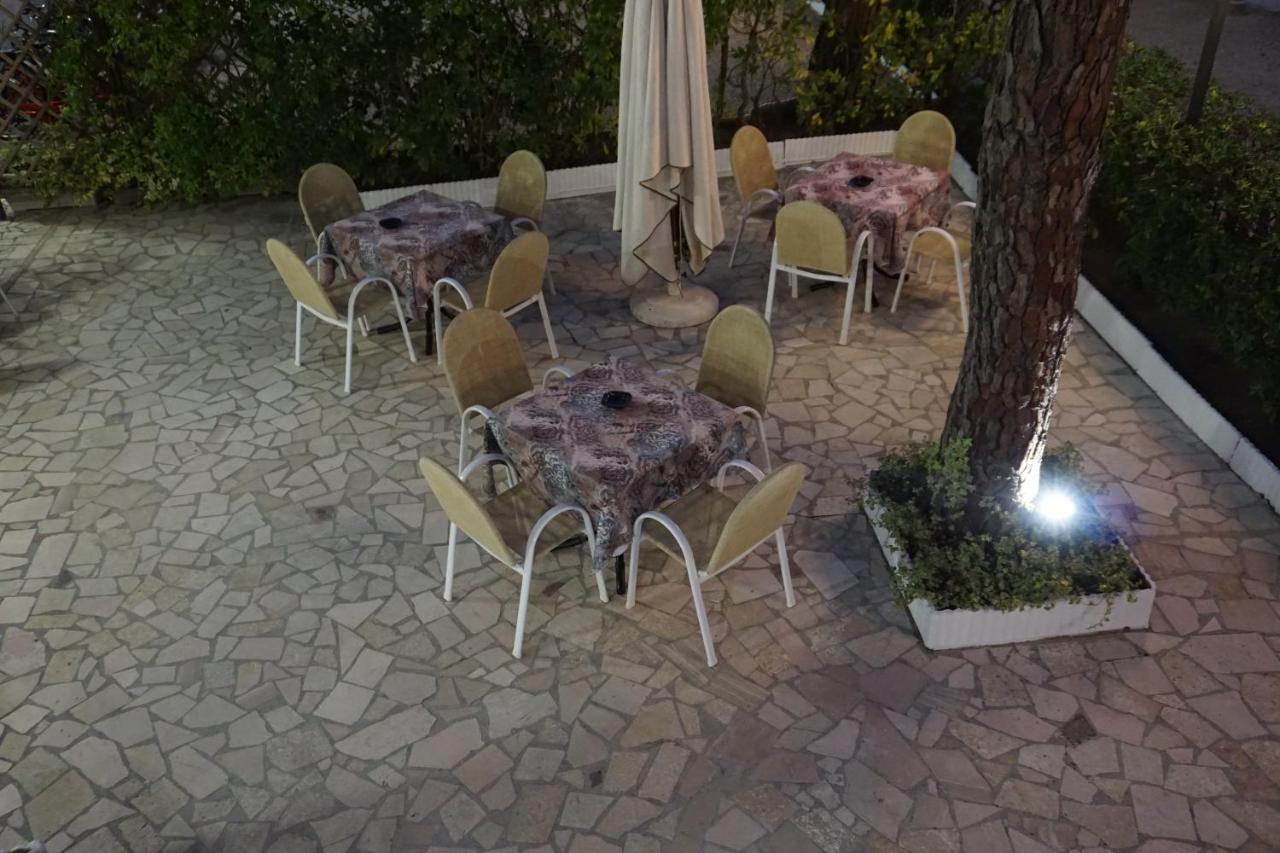 Hotel Sayonara Milano Marittima Kültér fotó