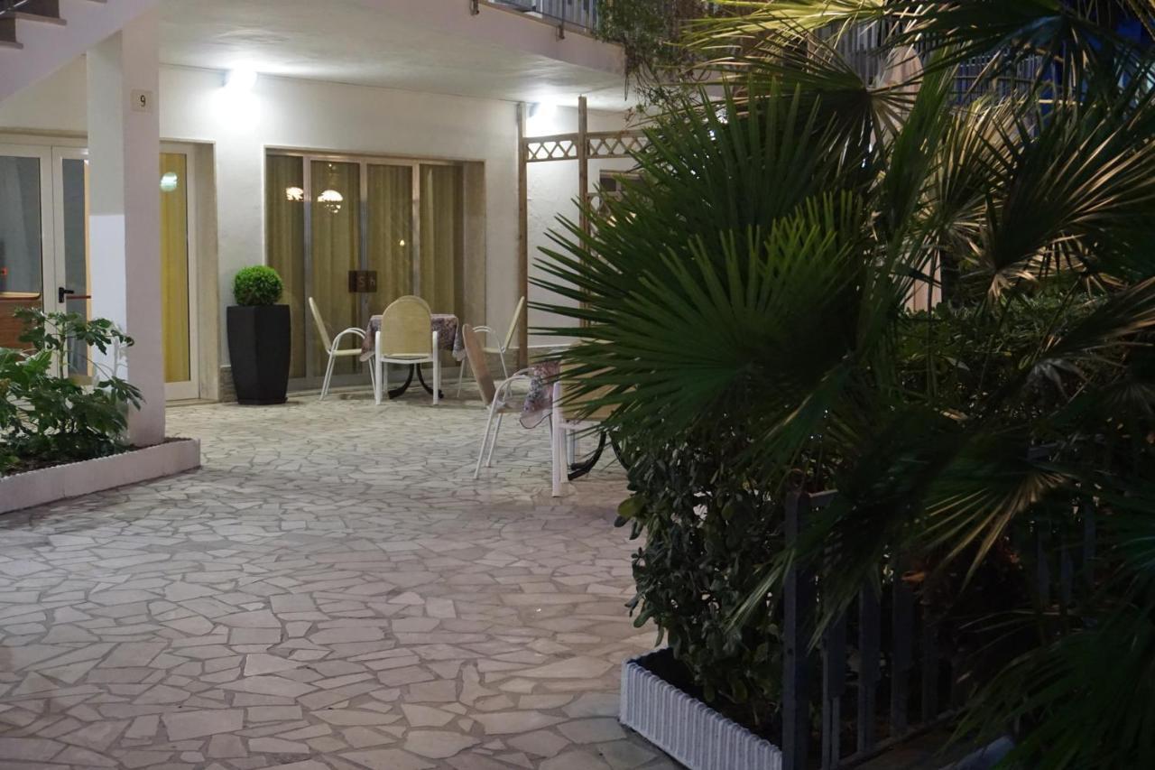 Hotel Sayonara Milano Marittima Kültér fotó